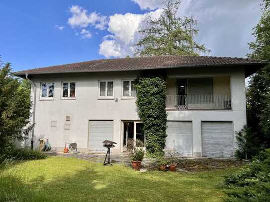 Einfamilienhaus in Wiesbaden Bierstadt in bester Lage, großzügiger Garten mit altem Baumbestand