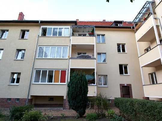 Sanierte und geräumige 2 Raum Wohnung mit Balkon