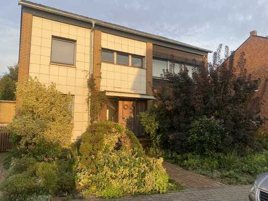 Helle 2 Zimmerwohnung mit Balkon und Blick ins Grüne