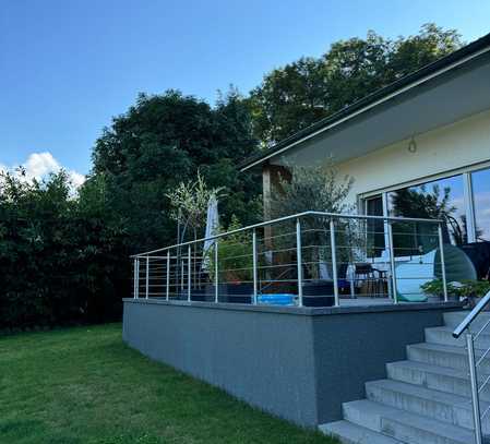 Natur pur! Herrschaftlicher Walmdachbungalow mit großem Grundstück am Stadtrand von Gießen!