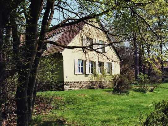 Kulturdenkmal Ensemble. 4 MFHs. Insgesamt 24 Wohnungen. Mietsteigerungs- und AFA-Potenzial