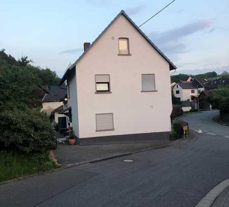 Haus mit Charme und Idyllischem Grundstück in Waldrandlage