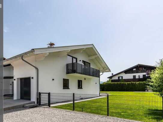 Luxuriöse Doppelhaushälfte mit Bergblick in Seenähe