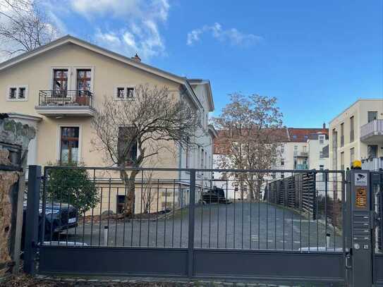 Großzügige 4-Zimmerwohnung im Gartengeschoss einer historischen Villa