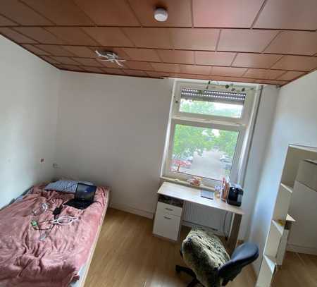 Renoviertes WG Zimmer in bevorzugter Lage (bitte Handynummer angeben)