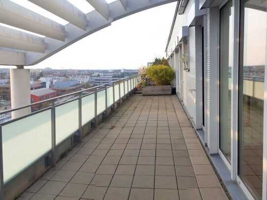 Top ausgestattete 3-Zi.-Penthouse-Galerie-Wohnung mit großer Dachterrasse und Balkon, Mü-Moosach