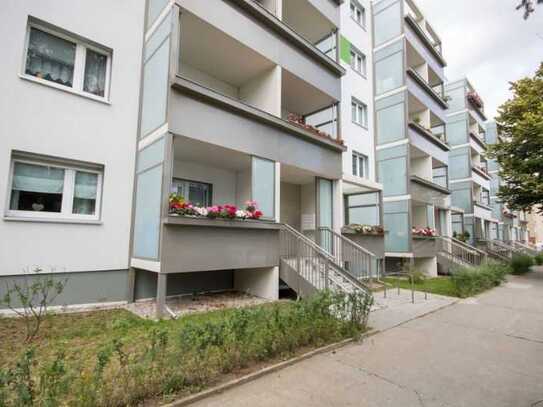 In der Herrichtung! Große 2-Zimmerwohnung mit tollem neuen Balkon