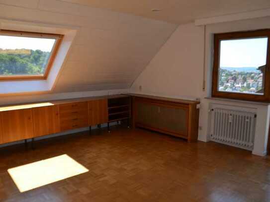 Gepflegte 3-Zimmer-Wohnung in unbebaubarer Aussichtslage mit Balkon und Einbauküche in Stuttgart