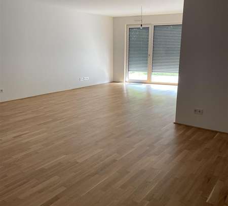 *** Ab sofort *** Großzügige und exklusive 2 Zimmer-Wohnung mit Terrasse und EBK