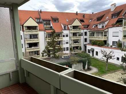 Großzügige 2 Zimmerwohnung - OHNE TG-STELLPLATZ- frisch modernisiert - mitten in Augsburg