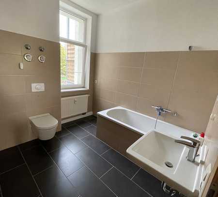 Schöne vermietete 3-Zimmer-Maisonette-ETW mit Wanne im EG / 1.OG in Plauen