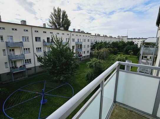 genieße den Feierabend auf deinem Balkon