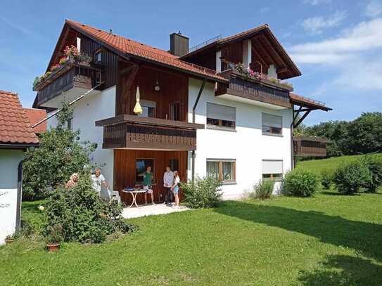 Geschmackvolle 2-Raum-Terrassenwohnung mit Gartenanteil EBK in Durach