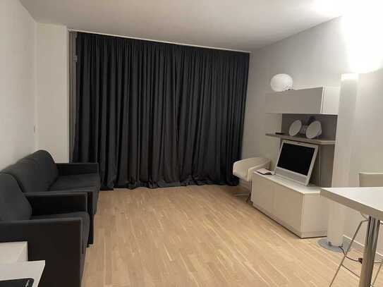 Modernisierte Wohnung mit einem Zimmer sowie Balkon und EBK in München