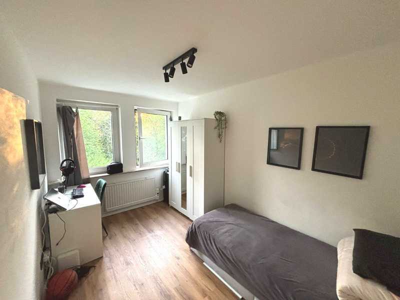                                                               Ruhig und mitten im Gr&uuml;nen - m&ouml;bliertes WG-Zimmer                                                       in Dutzendteich (Nürnberg)
