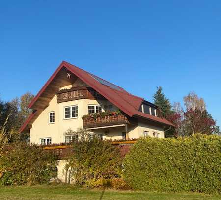 Schöne 4-Zimmer-Wohnung mit gehobener Innenausstattung mit Balkon und Einbauküche in Lawalde