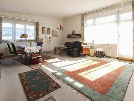 Lichtdurchflutete 3-Zimmer-Penthouse-Wohnung mit Dachterrasse und Tiefgaragen-Stellplatz