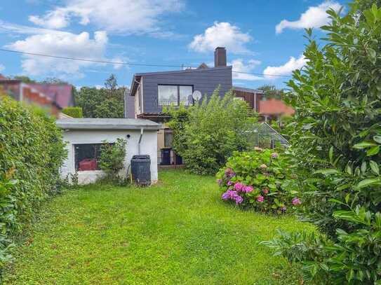 Doppelhaushälfte mit wunderschönem Garten und Garage in Spiesen-Elversberg - sofort bezugsfrei!