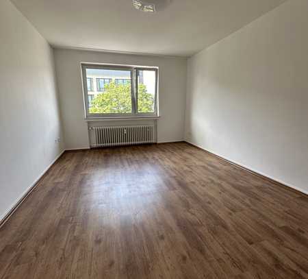 Frisch sanierte 2 Zimmer Wohnung mit Balkon