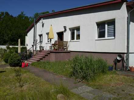 Attraktives und gepflegtes 6-Zimmer-Zweifamilienhaus in Zippelsförde