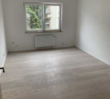 Stilvolle, sanierte 3-Zimmer-Wohnung mit Balkon und EBK in Darmstadt