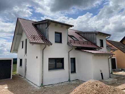 Schöne 2 Zimmer mit Wohnung mit eigenem Garten