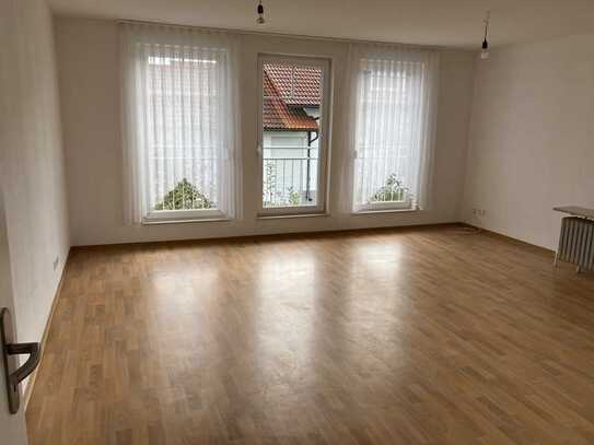 Vollständig renovierte 3,5-Zimmer-Wohnung mit Balkon und EBK in Westhausen