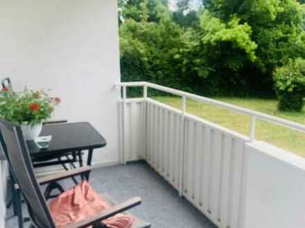 Hallo Sommer! Grosse 4 Zimmer Wohnung mit sonnigem Balkon und von hier direkt in den schönen Garten