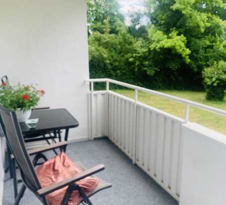 Hallo Sommer! Grosse 4 Zimmer Wohnung mit sonnigem Balkon und von hier direkt in den schönen Garten