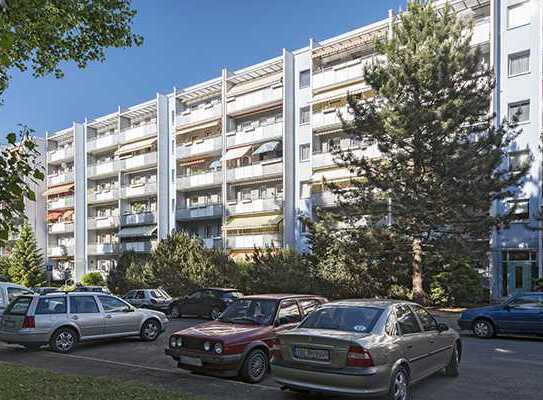 Sofort bezugsfertig: 2-Zimmerwohnung mit Balkon und Aufzug in oberster Etage!