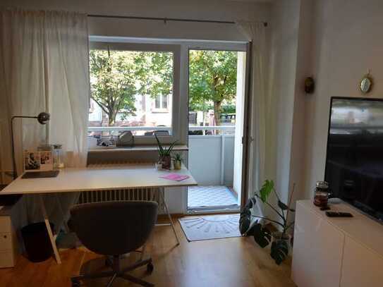 2-Zimmer-Wohnung in bester Lage (mit 2 Balkonen + Garage) in Frankfurt am Main