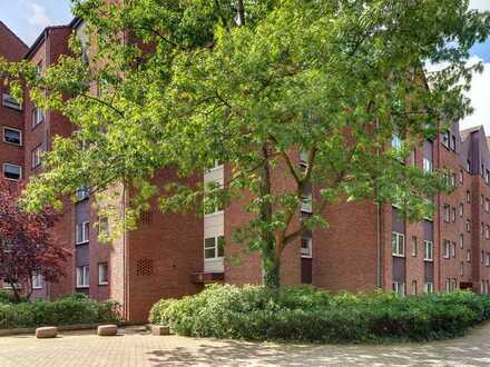 Mit WBS! Zentral gelegene 4,5-Zimmerwohnung im 1. Obergeschoss! Mit Aufzug und Balkon!