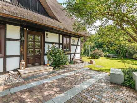 Wunderschönes Ensemble aus Fachwerkhaus mit Reetdach+Ferienhaus+Ferienwgh+Carport, 8 Min. zum Strand