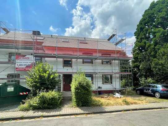 Ihr neues Zuhause: Gemütliche 3-Zi.-DG-Wohnung in idyllischer Lage mit Balkon