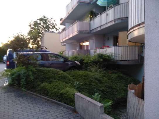 Günstige, gepflegte 1-Zimmer-Erdgeschosswohnung mit großem Balkon und EBK in Freiberg