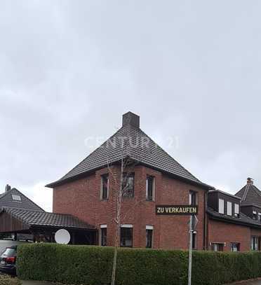 Gepflegtes Mehrfamilienhaus mit 3 Wohneinheiten, Doppelcarport & Garten