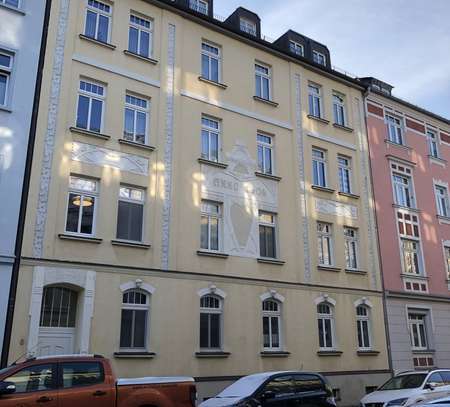 Vollständig renovierte 2-Zimmer-Wohnung mit Balkon und EBK in Gera