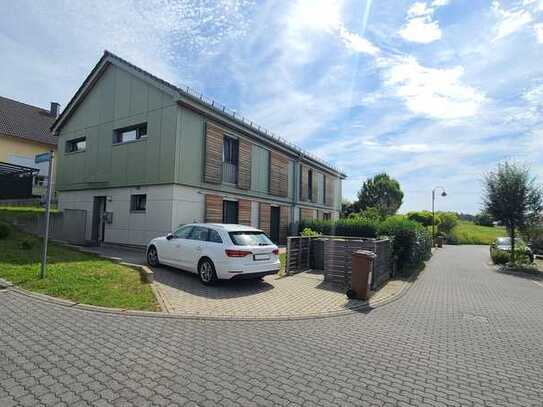 Freistehendes Einfamilienhaus mit weitläufigem Garten