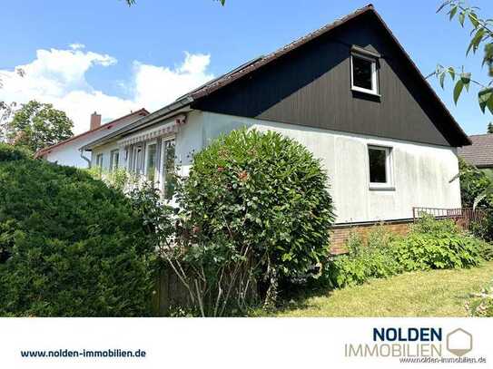 ***BESONDERES EINFAMILIENHAUS MIT SEPARATER WOHNEINHEIT IN FELDRANDLAGE***