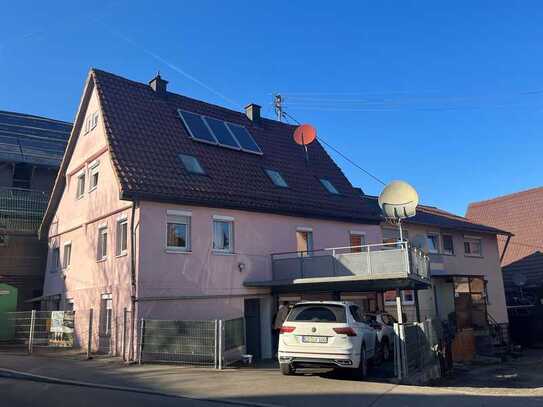 Modernisiertes Haus mit 3 Wohnungen in zentraler Lage von Plattenhardt!