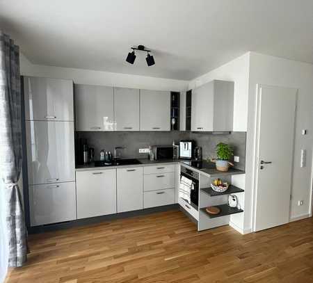 Neuwertig & Modern * 2 Zimmer * Einbauküche * Parkett * TG-Stellplatz