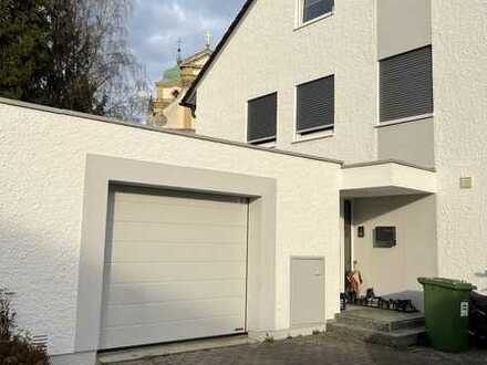 Luxuriöses Einfamilienhaus mit acht Zimmern und Einbauküche in Großprüfening-Königswiesen-Dechbette
