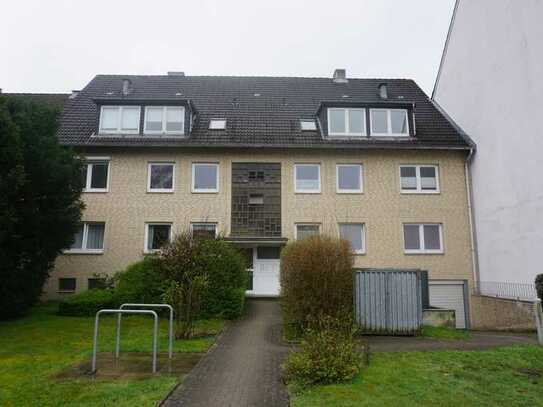Courtagefrei, 2,5-Zimmer-Dachgeschosswohnung mit Carport in Eidelstedt