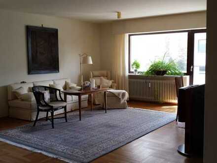 Gepflegte Wohnung mit dreieinhalb Zimmern sowie Balkon und Einbauküche in Pforzheim