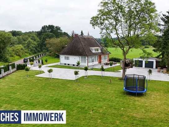 Kernsaniertes Zweifamilienhaus inmitten einer traumhaften Landschaft in Norderstedt bei Hamburg!