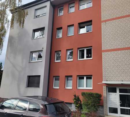 Helle 1-Zimmer-Wohnung mit Balkon in ruhiger Wohngegend