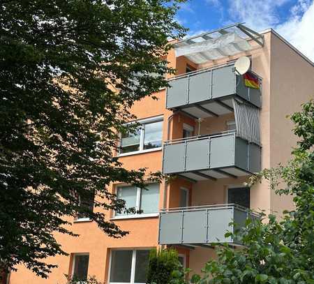 Stilvolle, modernisierte 4-Zimmer-Wohnung mit Balkon in Wolfsburg-Detmerode