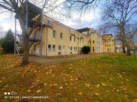 Eigentumswohnung mit besonderer Deckengestaltung und Terrasse | 2-Raumwohnung