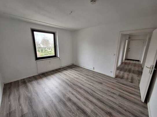 3 Raum Wohnung mit Balkon 2.Etage