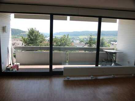 Gepflegte, sonnige, ruhige 2 Zi-Wohnung mit Balkon und Blick über Hardheim ins Erftal